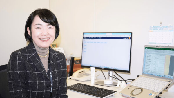 「新着資料は毎週チェックする」 ペーパーレス事務所の、労務管理情報クラウド活用法