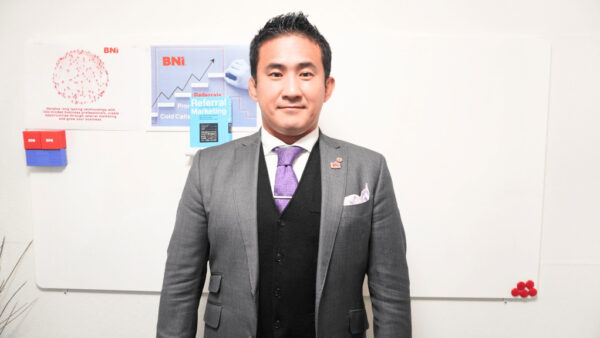 案内資料は顧問先とのコミュニケーションツール。三世代で経営する社労士事務所の目指す細やかなサービス提供